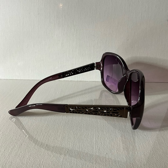 Elegant Purple Women's Sunglasses - Picture 2 of 5